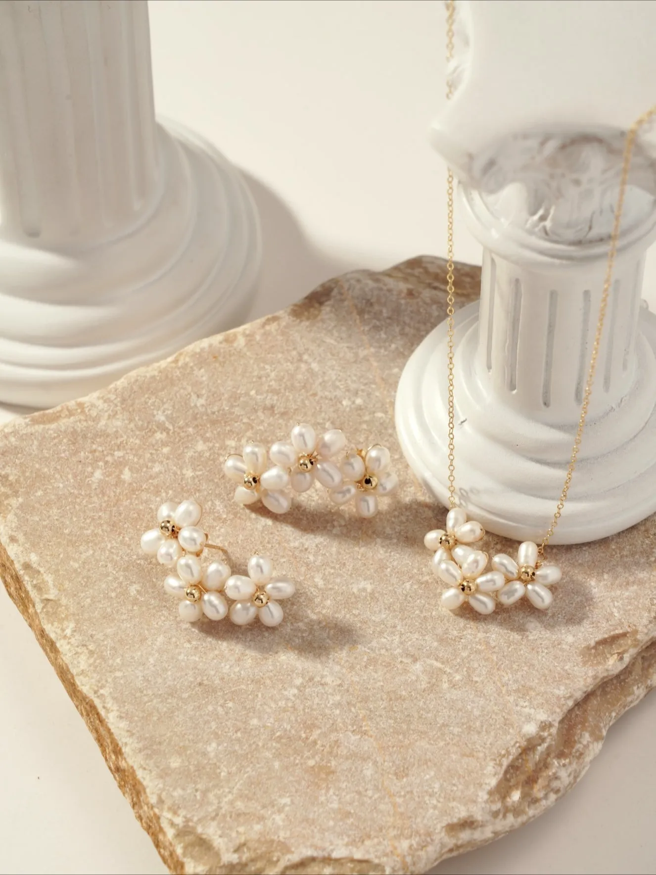 Falling Petals Series Narcissus Pearl Necklace