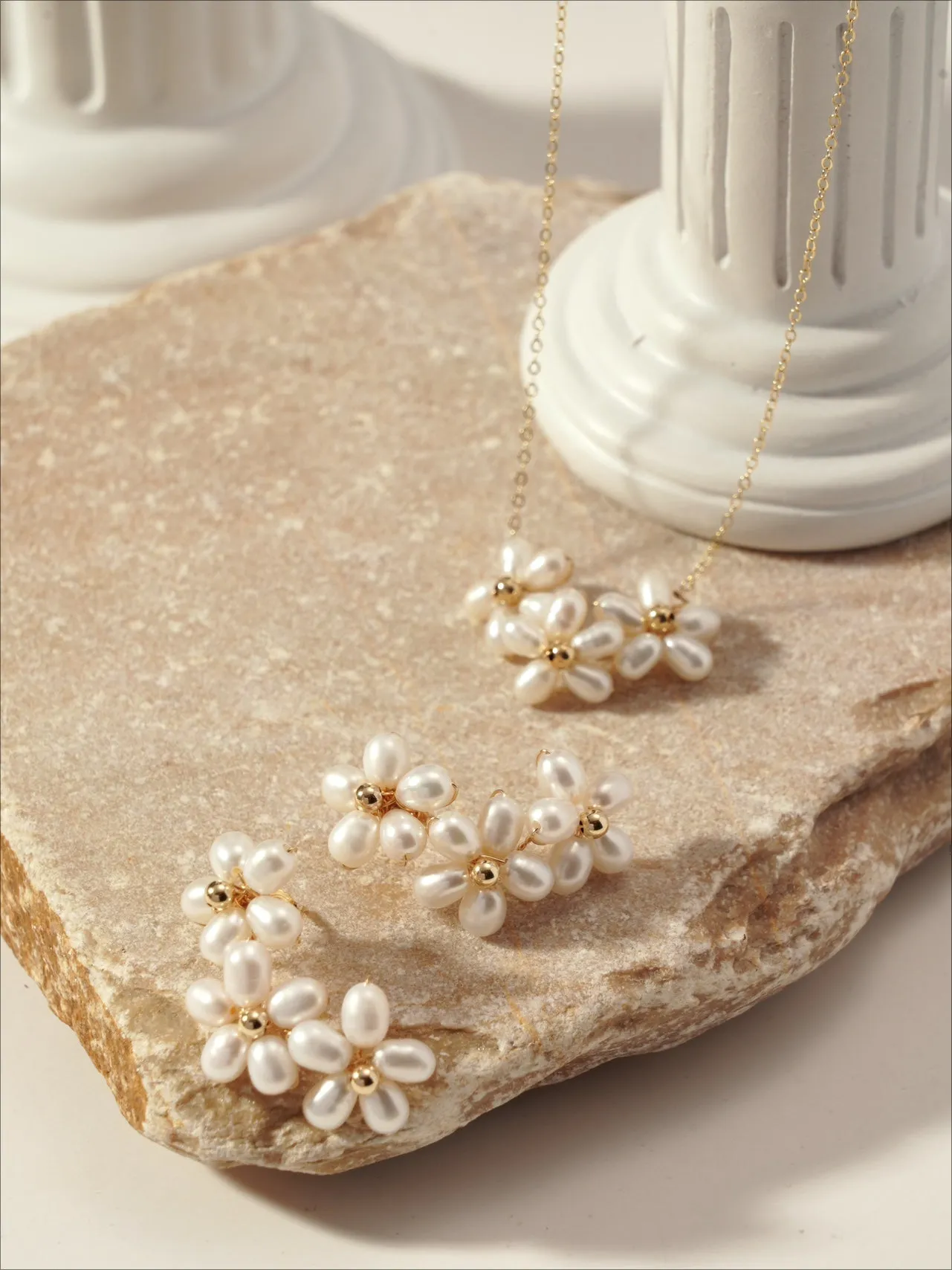 Falling Petals Series Narcissus Pearl Necklace