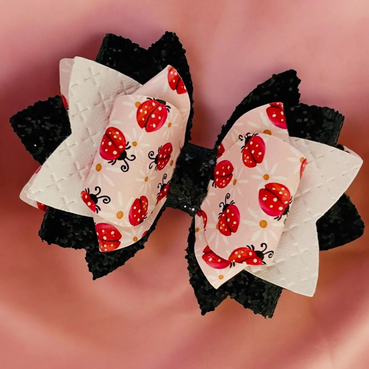 Ladybugs & Daisies Bow