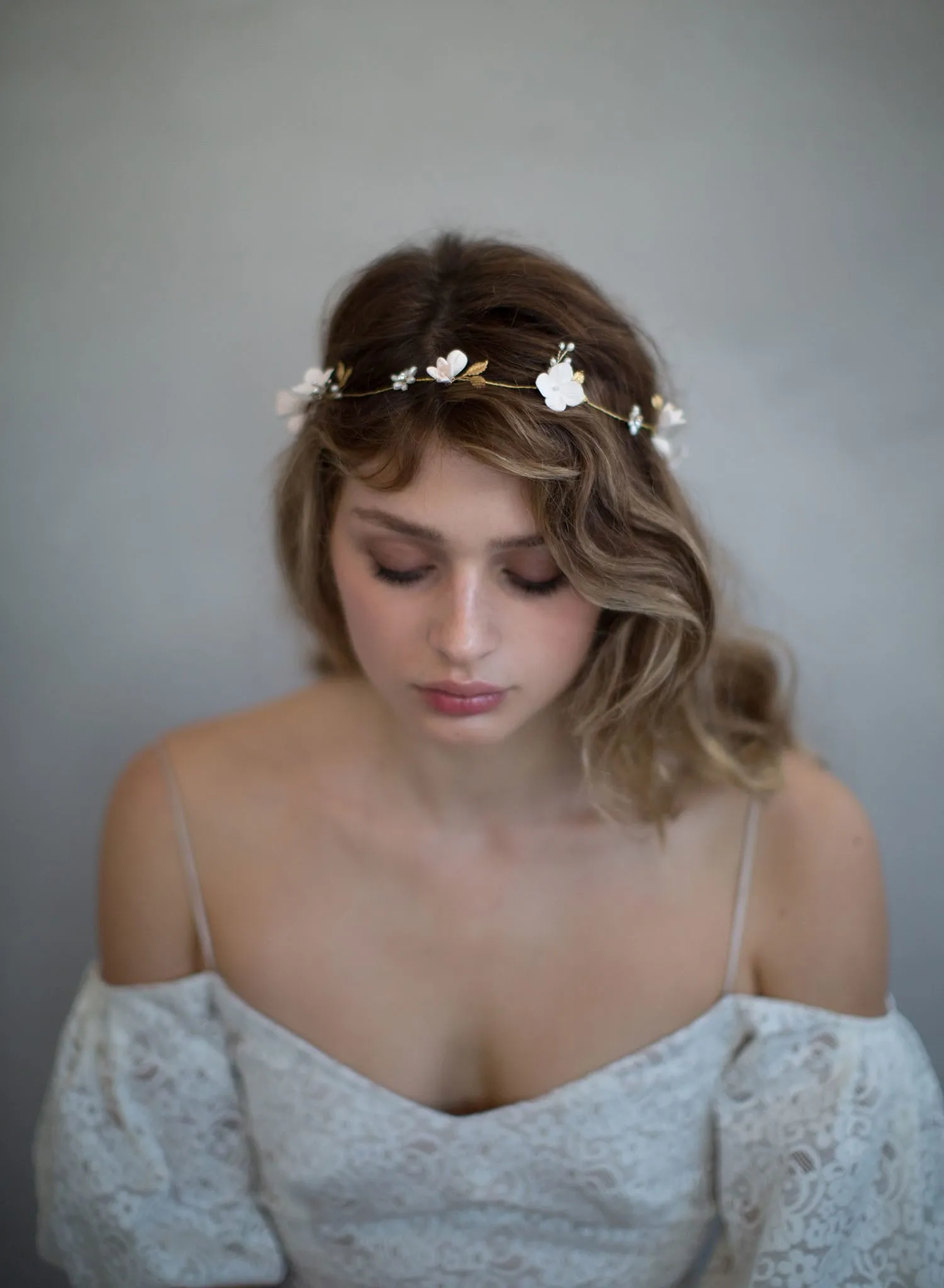 Simple sugar blossom hair vine - Style #738